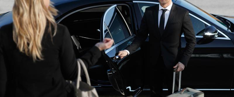 Chauffeur Privé Transfert Gare TGV Marseille Saint-Charles en VTC de luxe | Berlines et minivans Mercedes avec service personnalisé