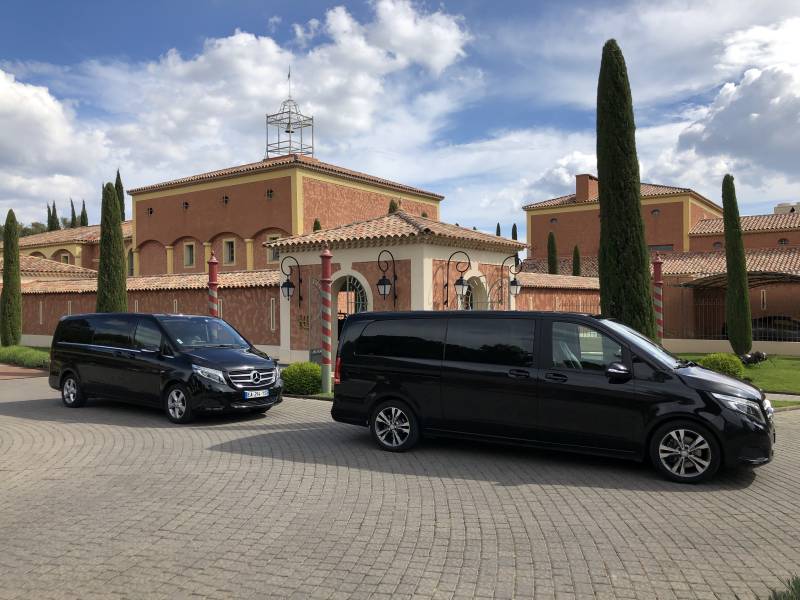 Private chauffeur service in Marseille providing seamless airport and city transfers across Provence. This image reflects our punctual, discreet, and professional approach, tailored to international travelers seeking a smooth and stress-free experience. E