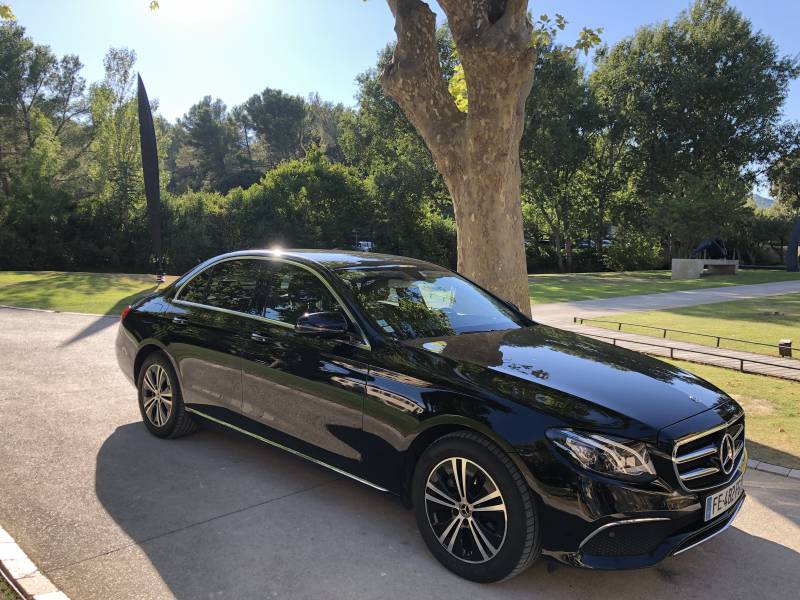 Transport avec une flotte de véhicules haut de gamme pour votre voyage d'affaire en région PACA