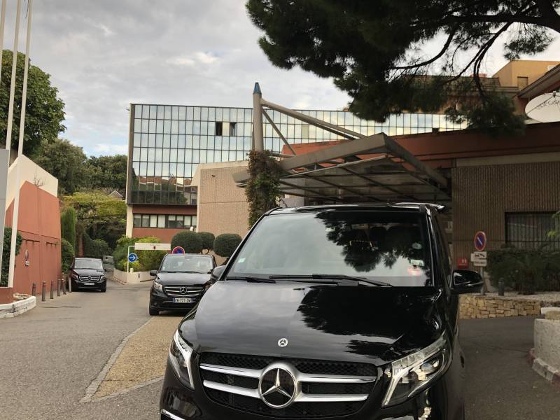 Transport pour voyage d'affaires et déplacement professionnel dans la région PACA | Chauffeur privé VTC et véhicules de luxe à votre service