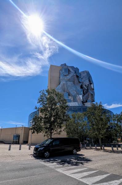 Van luxe pour transport vers Fondation Luma