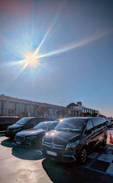 Private chauffeur service in Marseille providing seamless airport and city transfers across Provence. This image reflects our punctual, discreet, and professional approach, tailored to international travelers seeking a smooth and stress-free experience. E