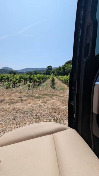 Bespoke private tour service from Marseille, designed for travelers exploring Provence in comfort. This photo illustrates a customized journey to iconic destinations such as Cassis, Aix-en-Provence, or the Luberon. Our English-speaking chauffeurs combine 