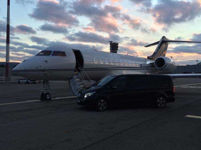 Chauffeur Privé Transfert aéroport Nice Côte d’Azur en voiture de luxe | Disponible 24h/24 avec véhicules Mercedes haut de gamme