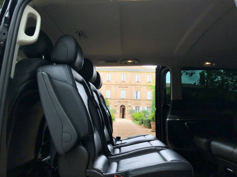 Private chauffeur service in Marseille providing seamless airport and city transfers across Provence. This image reflects our punctual, discreet, and professional approach, tailored to international travelers seeking a smooth and stress-free experience. E