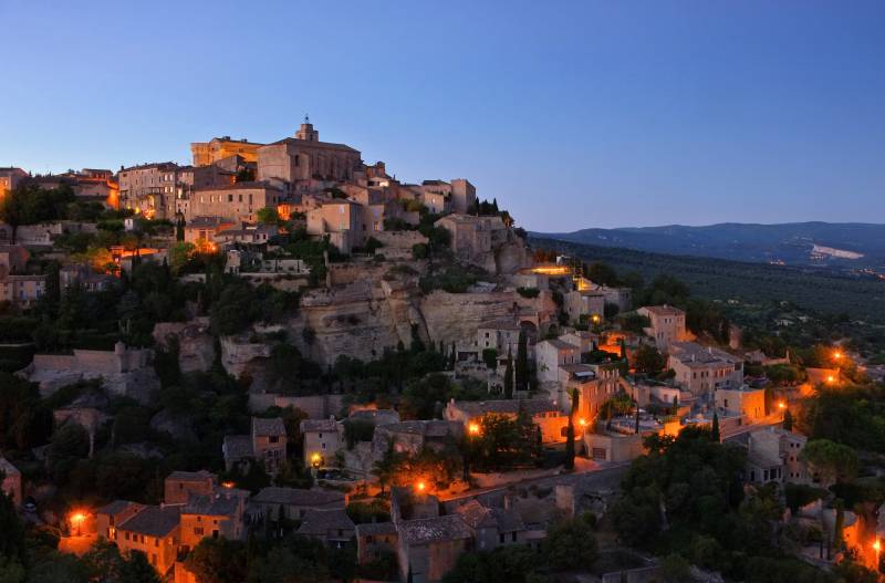 Transport touristique pour découvrir les Alpilles et les Baux-de-Provence en VTC privé | Excursion sur mesure au départ des Bouches-du-Rhône