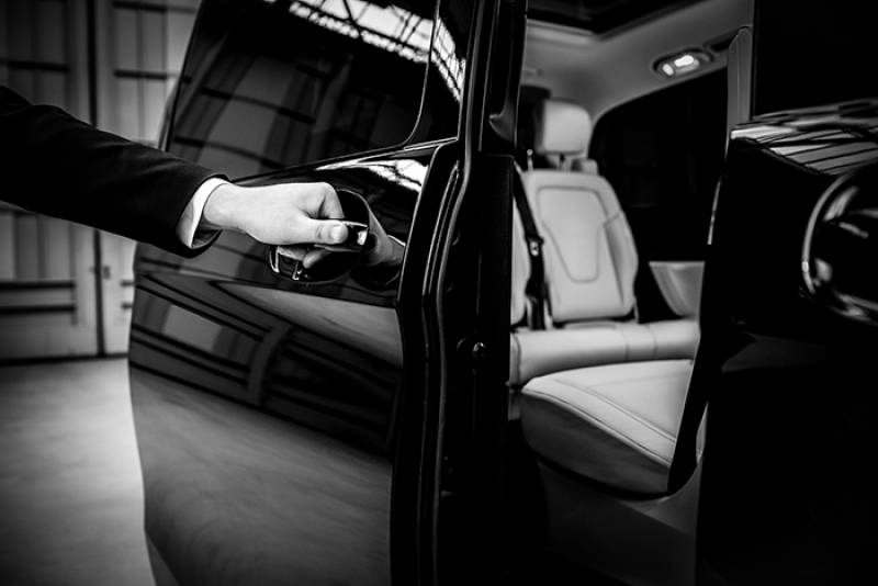 Transport de personnalités en véhicule de luxe dans la région Provence-Alpes-Côte-d'Azur